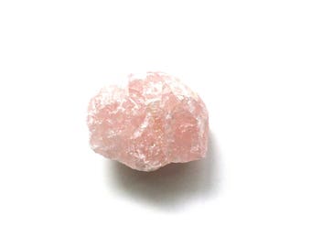 The raw rose quartz gem