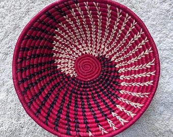 Cesti intrecciati a mano in Uganda, 30 cm - Rosso / Nero / Beige