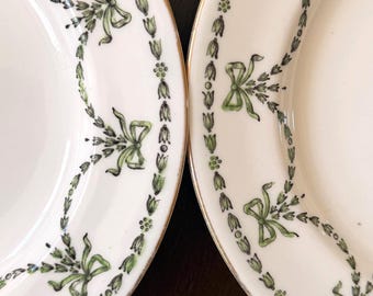 Adderleys Chippendale Plates | Green Bow Garland, Gold Rim (Set of 2)