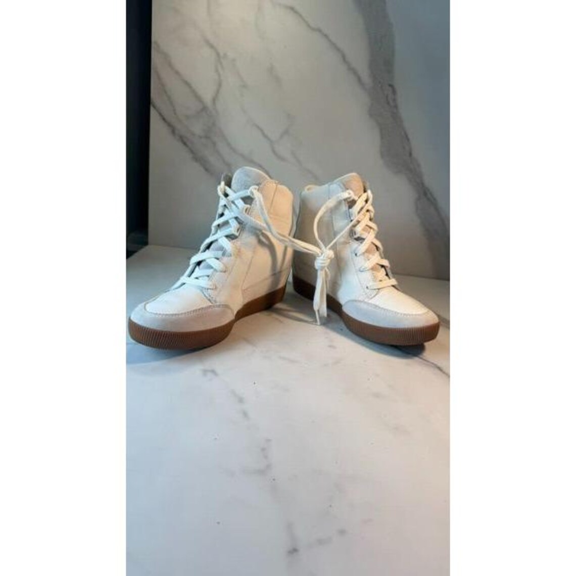 NWOB Sorel Out 'N About Wedge Sneaker Booties – Sea Salt/Gum Color Sz 8, foto 4 de 5