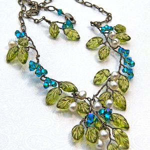 Green Leaf Beaded Necklace for Women, Floral Statement Necklace, Elven Wedding Necklaces for Women, Nature Jewelry for Women