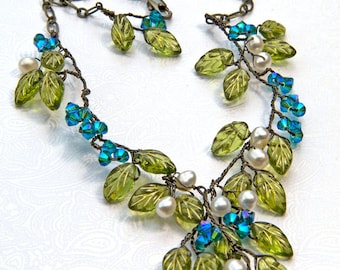 Green Leaf Beaded Necklace for Women, Floral Statement Necklace, Elven Wedding Necklaces for Women, Nature Jewelry for Women