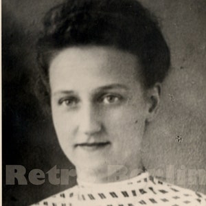 Vintage foto postal retrato de la mujer, coleccionista tarjeta de fotos, década de 1930 1940