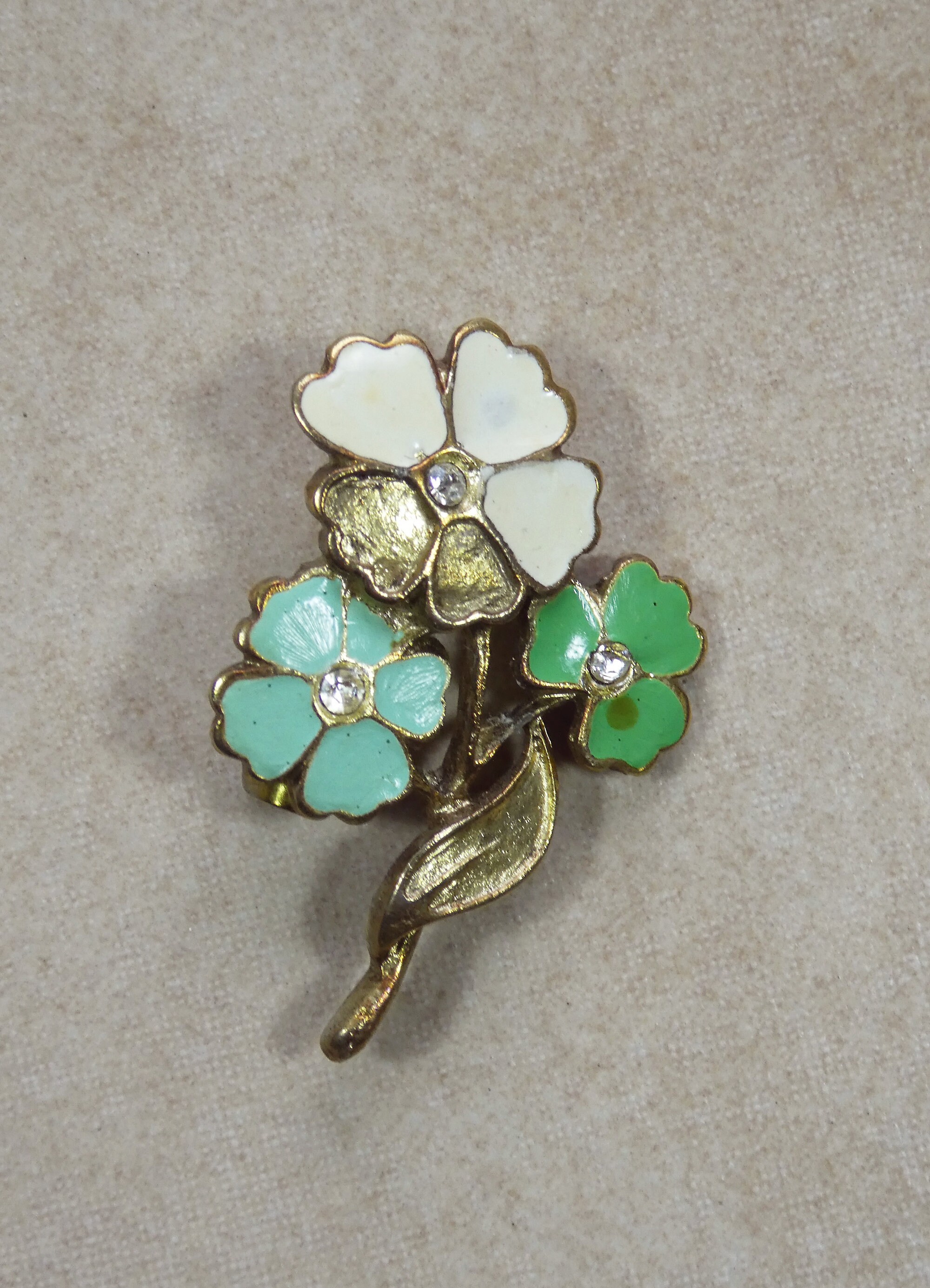 Ancienne broche / plaque, en métal émaillé et cloisonné, art