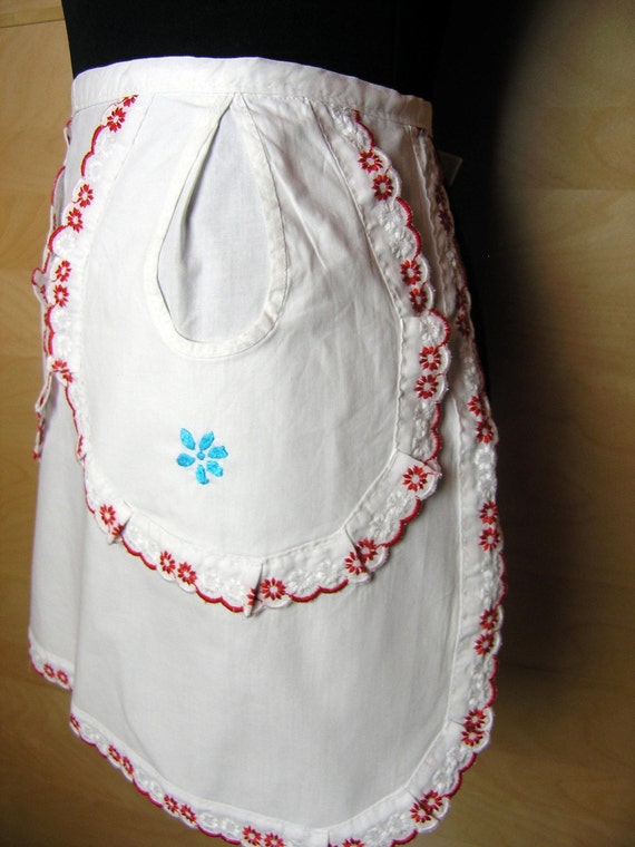 Vintage Girl's Half Apron, Retro 1950s White Cott… - image 4