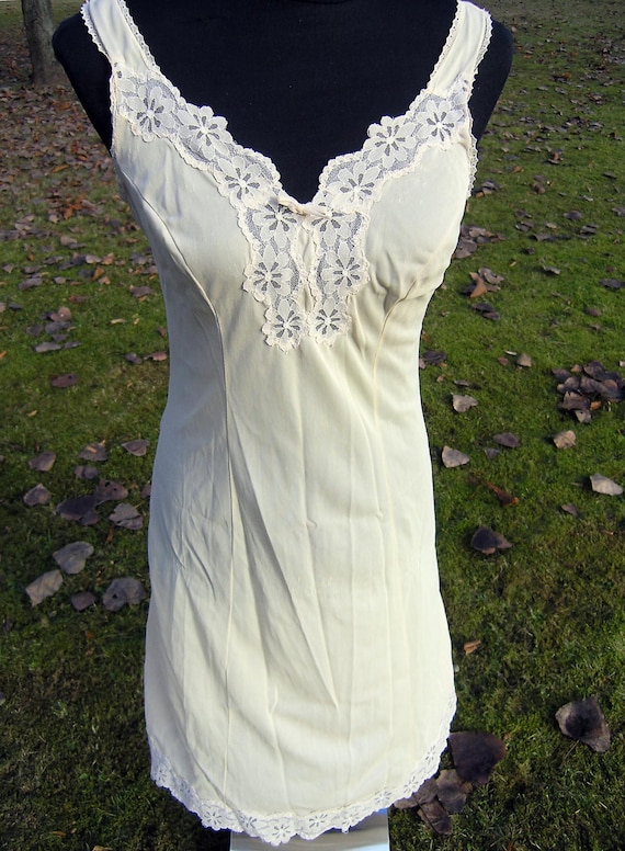 Vintage Chemise Nightgown Pale Yellow, Vintage 1970s Stretch Nylon Babydoll, Teddy by Perlon, Size M/L Mid Century Nightgown Lingerie Yellow