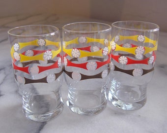 Vintage Shot Glasses, 8 Mid Century Shooters, Set of 8 Retro 1970s Shot Glasses, Geometric Floral Shot Glasses, Sherry Glass