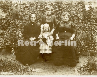 Vintage Photo Portrait of Four generations of Women July 1912 in Rogaser Bezirk Posen, now Poland but then was Germany
