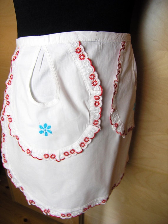 Vintage Girl's Half Apron, Retro 1950s White Cott… - image 2