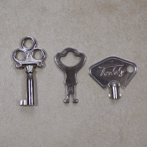 3 Small Vintage Keys, Unusual Collectible Keys, Lot of Three Small Keys, Little Old Keys, Tiny Barrel Key, Furniture Key, Padlock Key