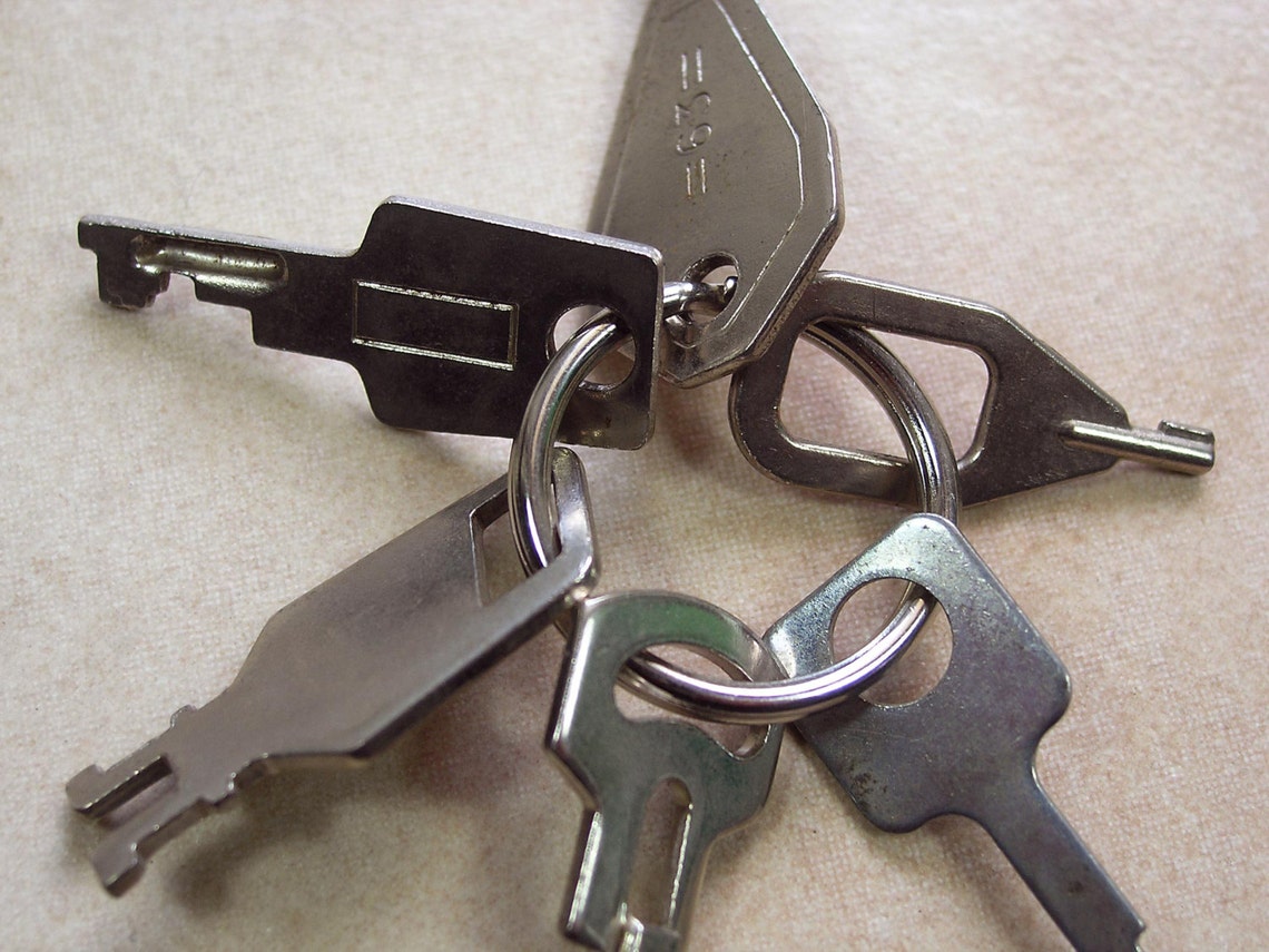 6 Small Vintage Keys, Miniature Antique Keys, Mini Collectible Steel