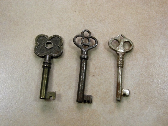 3 Antique Keys, Small Vintage Keys, Collectible Ornamental Furniture 3 Antique Keys, Small Vintage Keys, Collectible Ornamental Furniture Keys, Lot of Three Small Keys, Steampunk Key, Old Keys from RetroBerlin on Etsy Studio - 3 Antique Keys, Small Vintage Keys, Collectible Ornamental Furniture