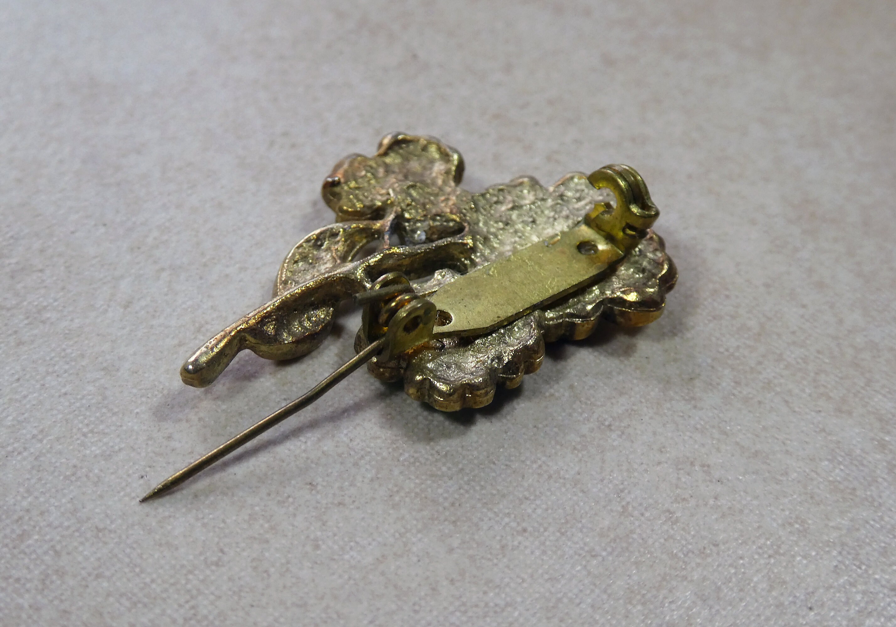 BELLE ANCIENNE BROCHE vintage plaqué or bijoux noeud EUR 12
