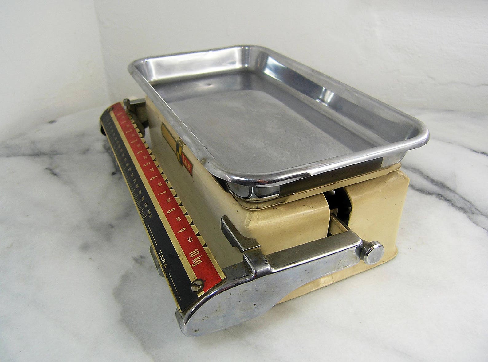 Mid Century Kitchen Scale, Vintage Mechanical Weighing Scale, Trapezoid