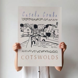 Impressão de arte de Castle Combe - Pôster de viagem de Cotswolds - Arte de parede de Wiltshire - Arte de vila britânica por excelência - Impressão digital instantânea