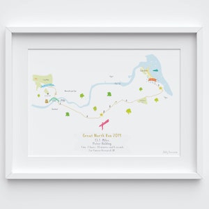 Puede incluir: Un mapa dibujado a mano del Great North Run 2019, una carrera de 21,1 kilómetros, con un icono de avión rosa que marca la ruta. El mapa muestra la ruta que tomó Peter Holding, quien completó la carrera en 2 horas, 20 minutos y 8 segundos. El mapa está titulado "Great North Run 2019" e incluye el nombre del corredor, la distancia, el tiempo y una nota que indica que la carrera se corrió para Cancer Research UK.