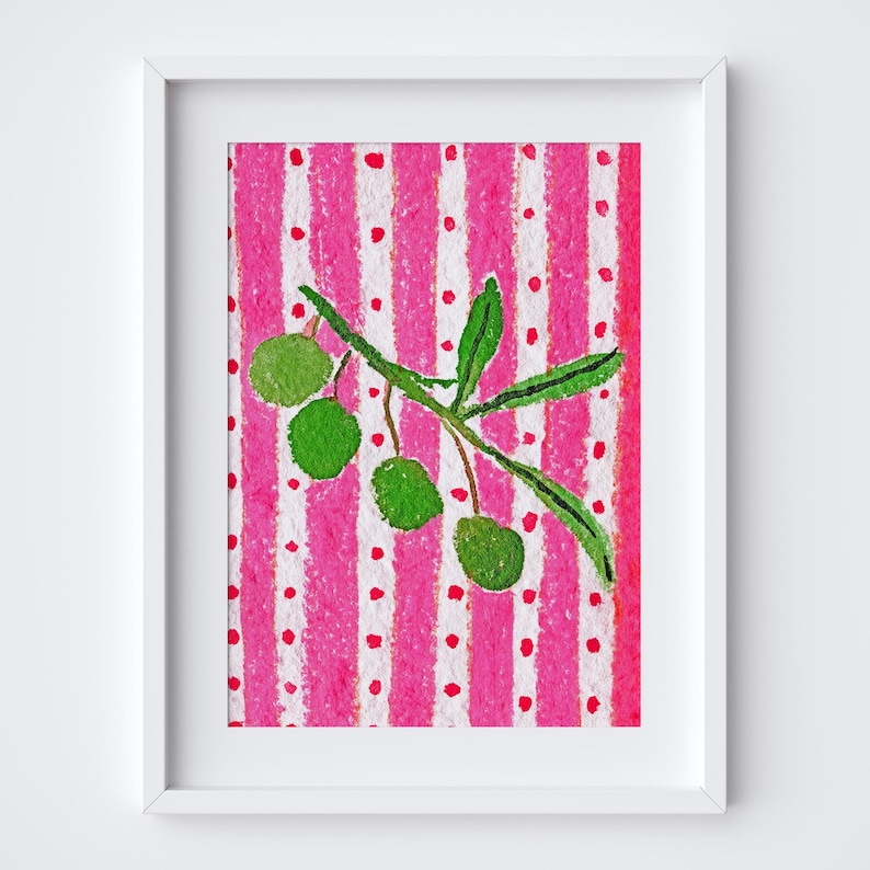 Puede incluir: Una pintura de acuarela de una rama de olivo verde con cinco aceitunas sobre un fondo de rayas rosa y blancas con lunares blancos.