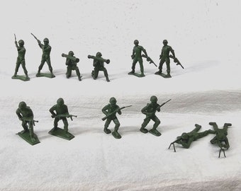 Lot de 12 soldats d'infanterie de la Seconde Guerre mondiale, hommes de l'armée, plastique vert MPC, vintage