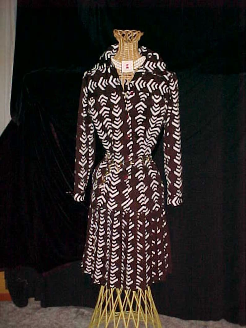 Vintage 1950s MOD 2 Piece Ensemble Pleated Skirt /& Jacket Blouse Flattering Versatile Style