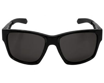 Pre-Owned Jupiter Squared Polarized Sunglasses OO9135-01 Matte Black polish /Black Iridium—