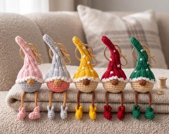 Schema PDF per portachiavi mini gnomo all'uncinetto / Amigurumi per principianti, spirito della terra / Ciondolo facile per borsa con guida fotografica / Download immediato