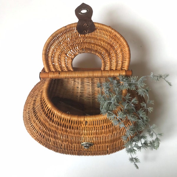 Cesta de pared de mimbre vintage, cesta de mimbre, cesta de pesca de mimbre de edad, cesta de pesca de mimbre, suspensión más limpia, baloncesto de pared, jardinera de mimbre de pared