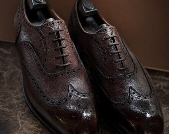 Marineblauwe krokodillenleer met getextureerde vleugeltip oxfordschoenen, handgemaakte leren geklede schoenen