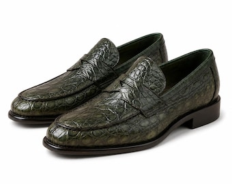 Luxe donkergroene penny loafers van krokodillenleer – handgemaakte instapschoenen voor heren