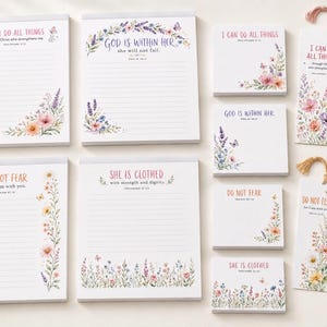 Peut inclure: Un ensemble de papeterie comprenant quatre blocs-notes lignés, quatre notes adhésives carrées et trois marque-pages rectangulaires. Chaque article présente des illustrations florales et des textes religieux comme I Can Do All Things, God Is Within Her, Do Not Fear et She Is Clothed.