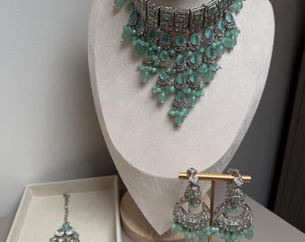 Elegante luxe bruidssieradenset. Maak een statement met deze prachtige mintgroene choker
