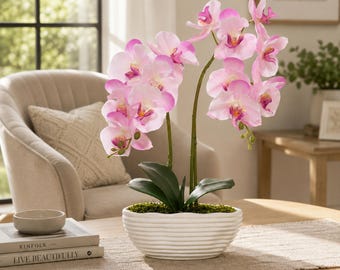 Orquídea artificial rosa, arreglo de Phalaenopsis artificial en maceta de cerámica blanca, flores de seda de 45 cm para decoración de mesa, dormitorio y baño.