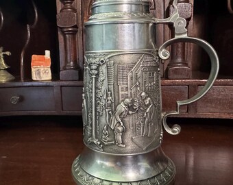 Vintage gedetailleerde tinnen bierkroes met deksel