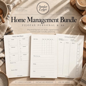 Op de afbeelding: Een huishoudelijke managementbundel met planner-inlays voor Filofax Personal en A6. De set bevat een wekelijkse maaltijdplanner, een dagelijkse takenlijst en een spaartracker met procentuele markeringen. Het ontwerp heeft zwarte tekst op wit papier.