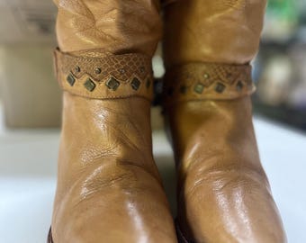 Botas vaqueras vintage Dolcio de piel de camello / estilo boho bohemio con arnés, talla 7.5