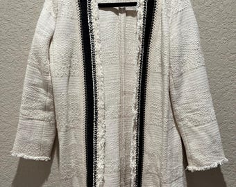 Chaqueta tipo abrigo de tapiz tejido inspirada en Chanel / Cárdigan de punto texturizado con ribete de flecos / Chaqueta de abrigo de lujo discreto estilo abuela costera
