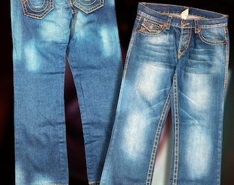 True Religion Billy Big T Jeans – World Tour – Orange Stitch – Wide Straight Fit – Made in USA – W33 / Seat 34