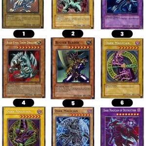 Pode incluir: Uma cole&ccedil;&atilde;o de nove cartas colecion&aacute;veis Yu-Gi-Oh! dispostas em uma grade, apresentando v&aacute;rios personagens, incluindo Blue-Eyes White Dragon, Blue-Eyes Ultimate Dragon, Blue-Eyes Toon Dragon, Buster Blader, Dark Magician e Dark Magician of Destruction.