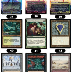 K&ouml;nnte beinhalten: Eine Sammlung von neun Magic: The Gathering-Sammelkarten in einem Raster, mit verschiedenen Illustrationen, darunter ein blauhaariger Zauberer, rosa und gelbe Chocobos, Landschaften, ein blauer Edelstein, ein wei&szlig;er Palast und ein gr&uuml;nh&auml;utiger Dschinn.