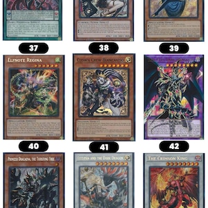 Pode incluir: Uma cole&ccedil;&atilde;o de nove cartas colecion&aacute;veis Yu-Gi-Oh! dispostas em uma grade, apresentando v&aacute;rias ilustra&ccedil;&otilde;es de personagens de fantasia, descri&ccedil;&otilde;es de texto e estat&iacute;sticas de jogo, incluindo valores de ATK e DEF.