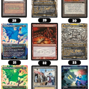 K&ouml;nnte beinhalten: Eine Sammlung von neun rechteckigen Sammelkarten, die in einem drei-mal-drei-Raster angeordnet sind, jede mit einzigartigen Illustrationen, Texten und spielbezogenen Symbolen, einschlie&szlig;lich Charakteren wie Raphael, Michelangelo und verschiedenen Fantasy-Motiven.
