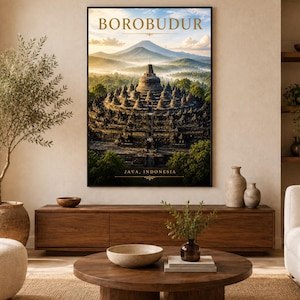 Op de afbeelding: Een rechthoekige wandkunstprint met een gedetailleerde illustratie van de Borobudur-tempel op Java, Indonesië. De afbeelding toont de stenen structuur omringd door weelderige groene bomen met een berg op de achtergrond en gouden tekst.