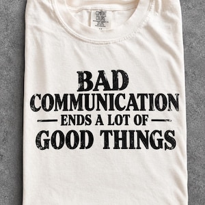 Citat om dålig kommunikation PNG, T-shirtdesign med ordspråk om relationer, svartvit typografi, digital nedladdning