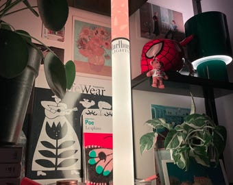 Marlboro Lights LED-lamp in de vorm van een sigaret, 43 cm - Decoratie voor een slaapkamer, café, kapsalon of tattoostudio
