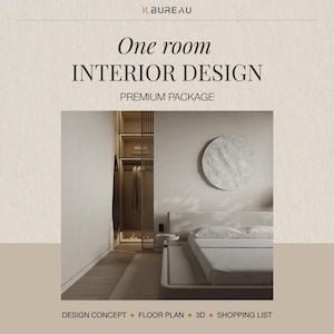 Puede incluir: Un gráfico digital para un paquete premium de diseño de interiores de una habitación de K.BUREAU. Muestra un dormitorio con una cama de plataforma baja, ropa de cama blanca, una pieza de arte mural circular texturizada y un armario abierto.