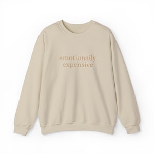 känslomässigt dyr broderad rund halsringning, minimalistisk textdesign