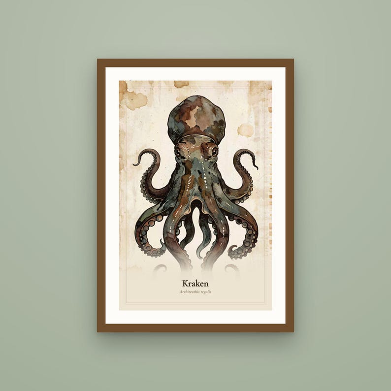 Op de afbeelding: Een ingelijste kunstdruk met een illustratie van een octopus in bruine en donkere tinten, gecentreerd op een beige achtergrond met koffieachtige vlekken. De tekst Kraken en Architeuthis regalis staat in het zwart onderaan de afbeelding.