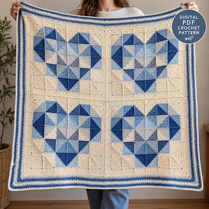 Puede incluir: Una manta de ganchillo cuadrada con cuatro grandes motivos de corazones en tonos azul y crema. El diseño utiliza triángulos geométricos para formar los corazones, rodeados por un borde crema y un borde a rayas azul y crema. Texto: DIGITAL PDF CROCHET PATTERN.