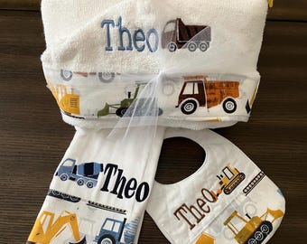Personalized Hooded Towel, 1 burp cloth, 1 bib,  boy or girl, baby shower,baby gifts