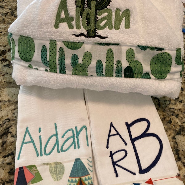 Personalized Hooded Towel, 2 burp cloths boy or girl, baby shower,baby gifts