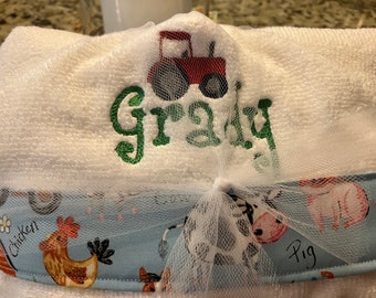 Personalized Hooded Towel, farm animals ,  hooded towel for baby, monogrammed hooded towel for toddler